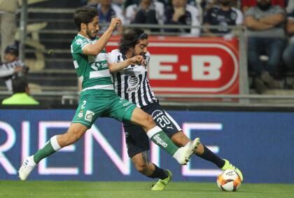 Y a los 23 minutos, los de casa lograron cristalizar ese dominio con el primer gol en el partido. Por conducto de Rodolfo Pizarro.