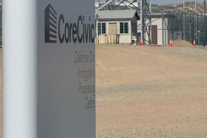 Así es como se ve ahora la entrada a la antes prisión estatal privada de California City.