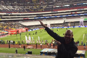 Feliz antes del partido America Vs Leon en el Azteca