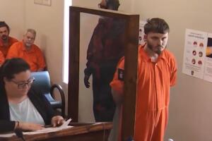 El acusado enfrenta dos cargos de intento de asesinato en primer grado.
