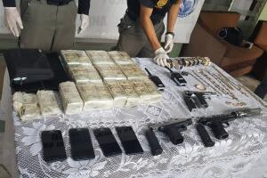 Arresto de Lopez Sanabria, relojes, dinero