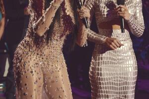 Galilea Montijo y Clarissa Molina en los Latin AMAs