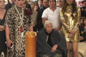 Eva Mange, abuelita Laura Zapata y Thalía 