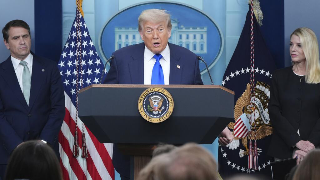 Criminales convictos quieren que Trump los indulte; expertos lo ven como un "abuso grotesco" de su autoridad