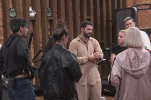 Adrián y Rubí hablan con el Team Rebelión sobre su próxima estrategia en ¿Apostarías por mí?