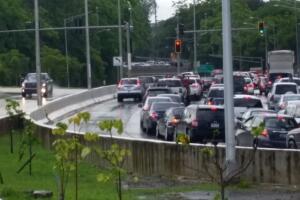 Tapones y caos en zona metro debido a lluvias