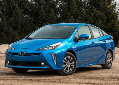 <h3 class="cms-H3-H3"><b>Si compras un modelo 2020</b></h3><br>
<br>
<b>Precio inicial:</b> $28,375
<br>
<b>Costo real de propiedad después de 5 años:</b> $40,503
<br>
<b>Depreciación después de 15 años:</b> $24,911
<br>
<b>Valor del vehículo en 2035:</b> $3,464