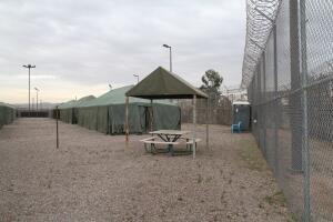 Bajan las carpas de la cárcel que abrió el exsheriff Joe Arpaio