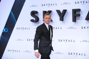 Daniel Craig James Bond Grosby.jpg