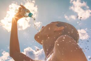 Activan advertencia por calor excesivo en once condados de Arizona