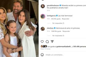 Esta es una de las fotos en las que Geraldine Bazán aparece junto a su ex y padre de sus hijas, Gabriel Soto, quien la toma de la cintura.