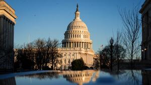 Demócratas rechazan recortar el acceso al cheque del paquete de ayuda de $1,400