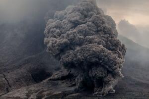 nube_de_ceniza_volcan_sinabung.jpg