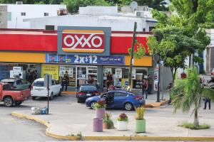 Cartel gunmen stand outside a store during clashes with federal forces following the detention of Ovidio Guzman, son of drug kingpin Joaquin "El Chapo" Guzman, in Culiacan