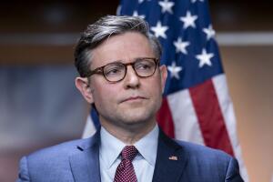 Mike Johnson cierre de gobeirno plan republicanos