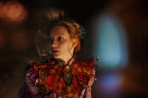 Mia Wasikowska Alice Through the Looking glass - 2016 Grosby (2).jpg