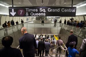 En los trenes de NYC no cabe ni un alfiler 