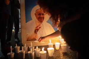 Faithful In Buenos Aires Watch The Funeral Of Pope Francis