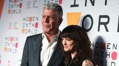 Hablan las mujeres de Bourdain: su novia da pistas de su depresión y su exesposa se despide con una foto de su hija