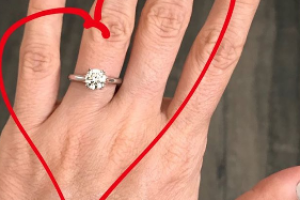 Ariadne Díaz anillo de compromiso. 
