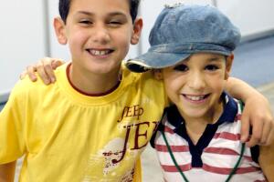 ALEX SPEITZER Y DANNA PAOLA, DE AMY.