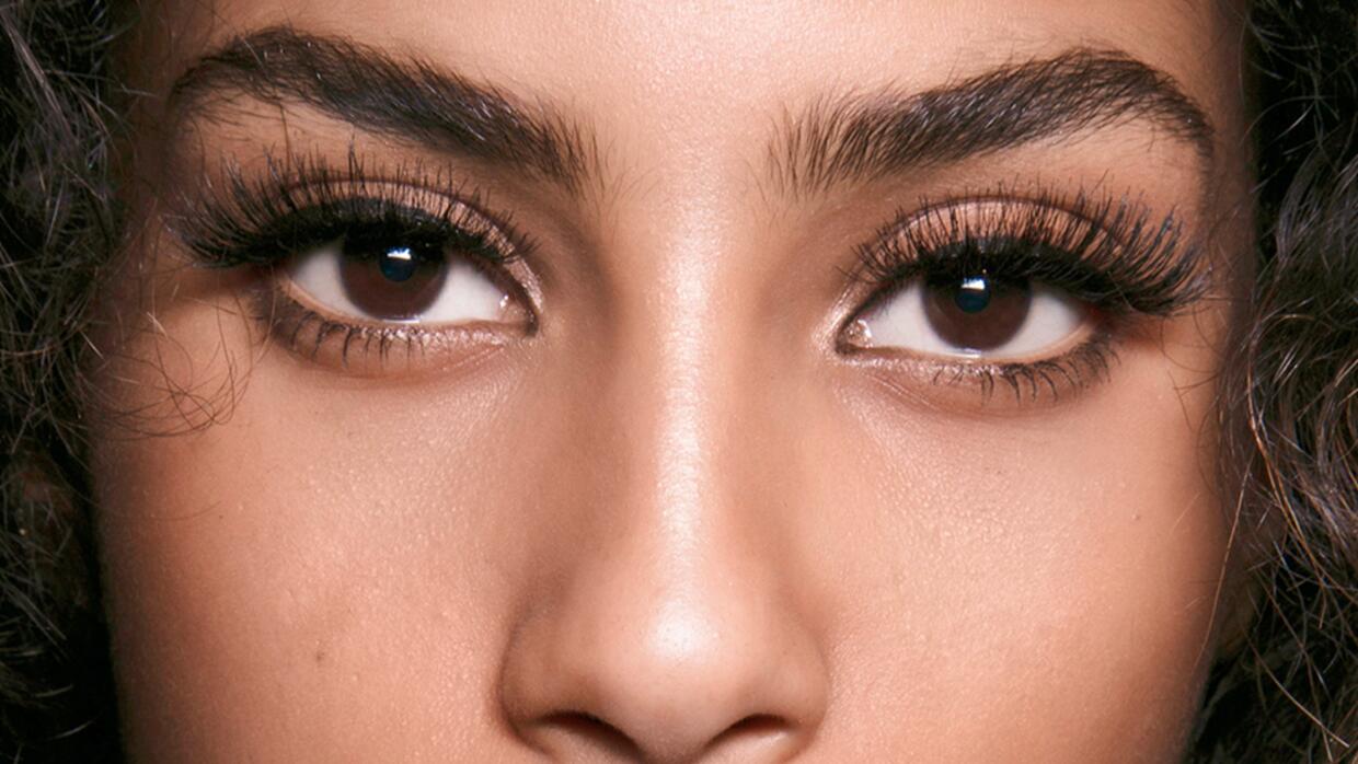 Dile adiós al pegamento, llegaron las pestañas postizas magnéticas | Estilo  de Vida Belleza | Univision