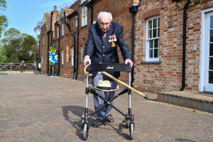 Tom Moore capitán veterano Segunda Guerra Mundial