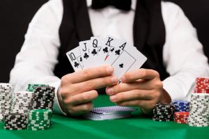 este-joven-siguio-jugando-poker-con-sus-amigos-incluso-despues-de-muerto-te-contamops-como-1.jpg