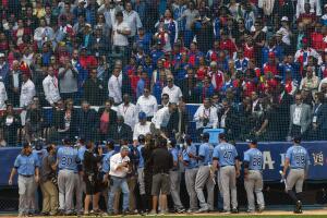 Obama disfruta del juego de béisbol en La Habana