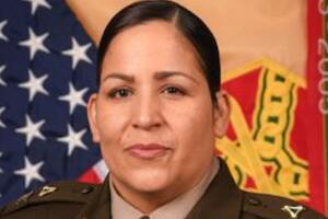 Sheyla Baez Ramirez tiene una carrera destacada con múltiples condecoraciones y experiencia internacional.