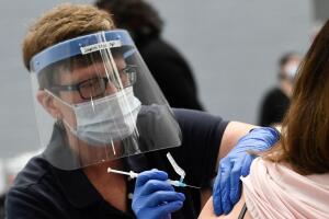 Inician los despidos de maestros del Distrito Escolar Unificado de Los Ángeles (LAUSD) que se negaron a ponerse la vacuna contra el coronavirus.