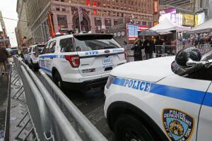 Aunque no están reconocidas de manera oficial por el Departamento de Policía de Nueva York, las tarjetas han sido consideradas desde hace tiempo como un beneficio del empleo.