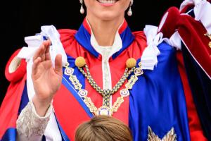 Louis en la coroación del rey Carlos III