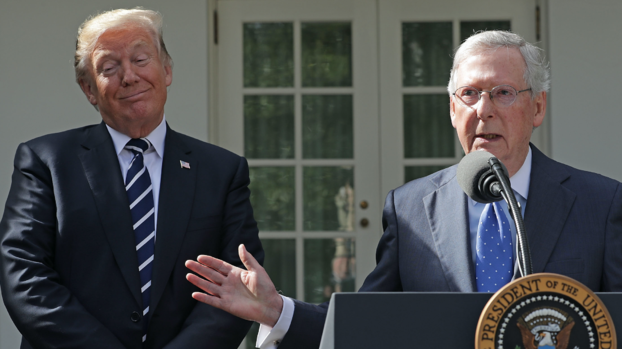 Acusó a Trump de ser "responsable" del asalto al Capitolio, ahora McConnell dice que lo apoyará si es candidato