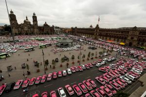 Protesta de taxistas en Ciudad de México contra plataformas digitales