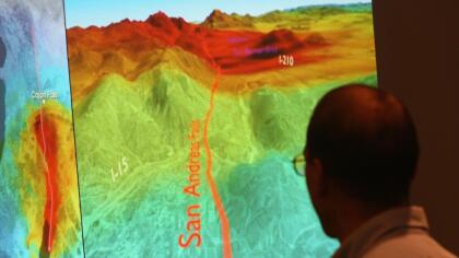 Un científico del USGS muestra el impacto que tendría un terremoto de magnitud superior a 7.0 sobre la Falla de San Andrés.