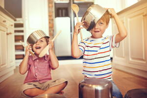 hermanos-jugando.jpg