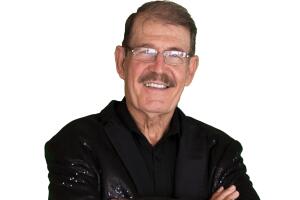 Don René Camacho será presentador en Premio Lo Nuestro 2023