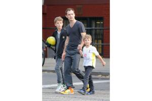 Jude Law y sus hijos.jpg