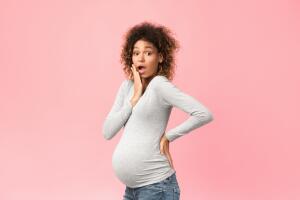 mujer-embarazada-sorprendida.jpg