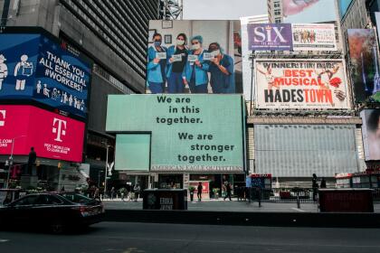Coronavirus: carteles publicitarios del Times Square se llenan de mensajes de apoyo a los trabajadores esenciales 46 "Estamos en esto juntos. Somos más fuertes juntos".