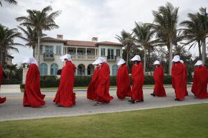Protesta mujeres sábado mar a lago