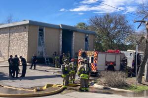 incendio oak creek departamentos San Antonio Texas familias evacuadas