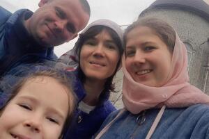 Estudiante Anya Arseienko en Texas pide ayuda para su familia en Ucrania ante la invasión de Rusia