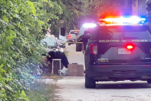 mujer 53 años tiroteo San Antonio