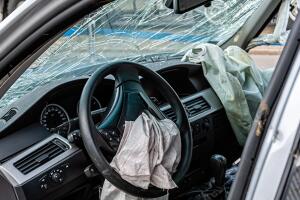 Luego de las 3:00 am. de este dominto  la Patrulla de Caminos de California respondió al accidente en las avenidas Mount Whitney y Latonia
