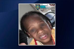 Arrestan a madre de niño de 5 años hallado deambulando solo en Queens