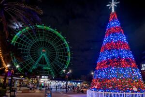 En ICON Park, vive la magia navideña con la experiencia de Santa y disfruta vistas panorámicas desde The Orlando Eye a 400 pies de altura.