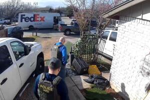 ICE Austin North Lamar HSI operativo migratorio detención puerta por puerta video