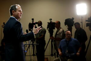 Adam Schiff, el principal demócrata en el Comité de Inteligencia de la Cámara de Representantes, ha estado pujando contra el presidente Trump para lograr la publicación del memo que combate las acusaciones republicanas contra el FBI. 